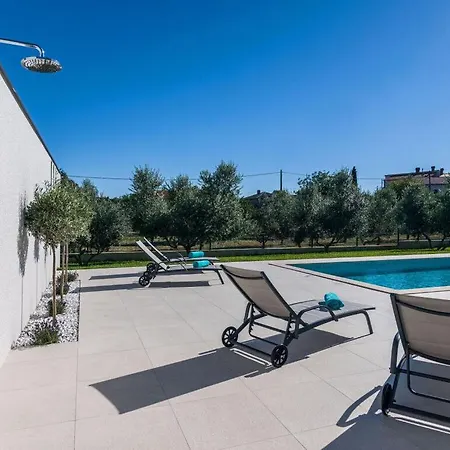 Polei Comfortable 4* Pula